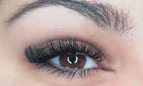 Extension de cils volume russe